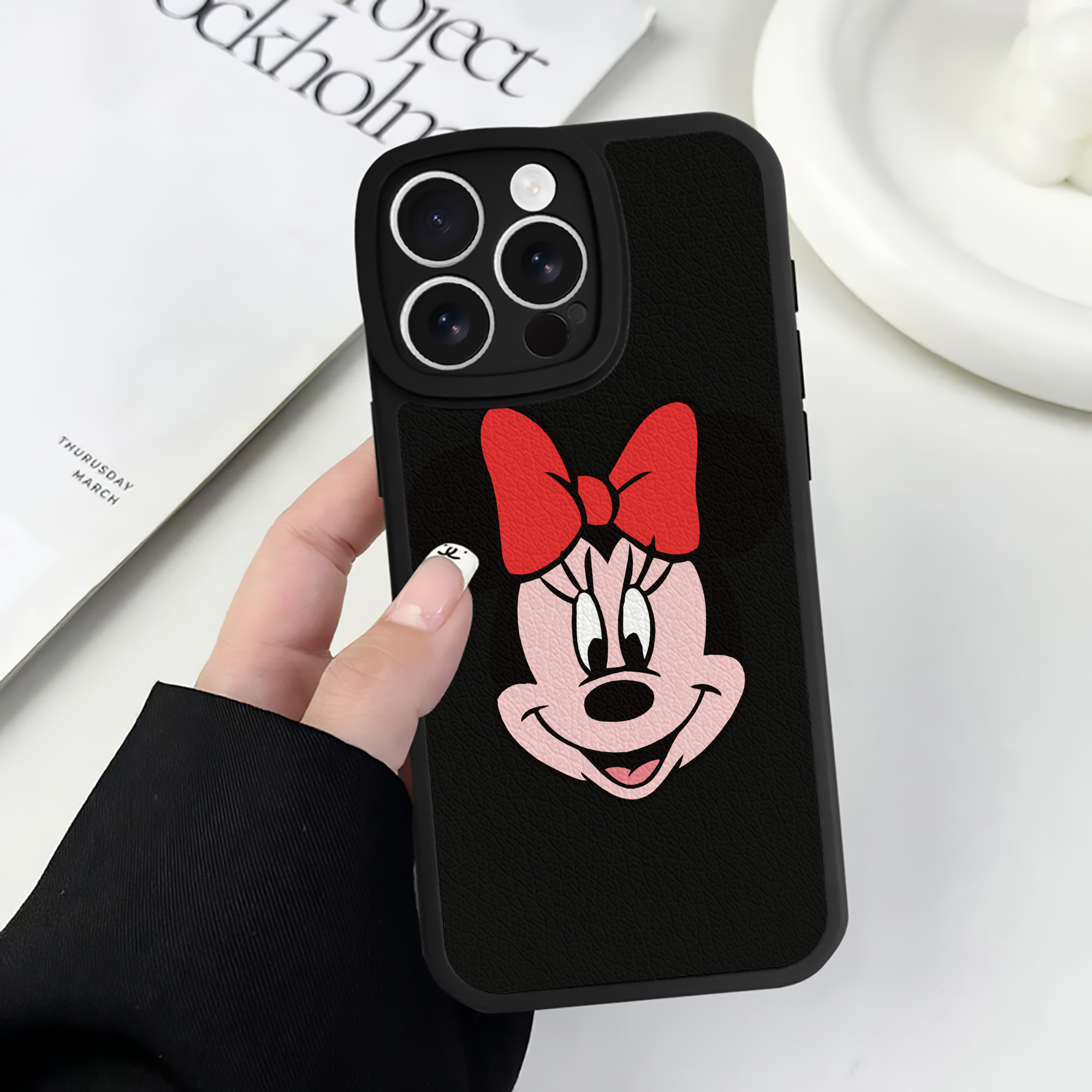 （画像用） ミッキーマウス Mickey Mouse 【iPhone 16シリーズ対応】シリコンスマホケース（レザー調） 材質：シリコン